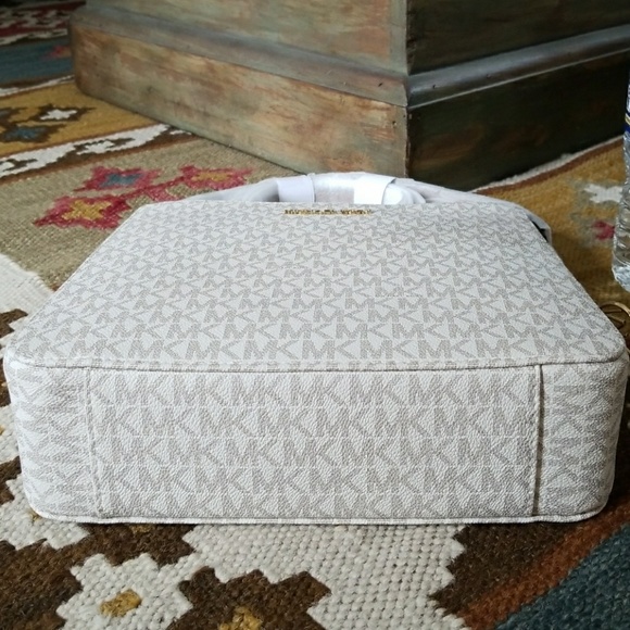 Michael Kors Vanilla Crossbody Messenger Bag - Picture 3 of 6